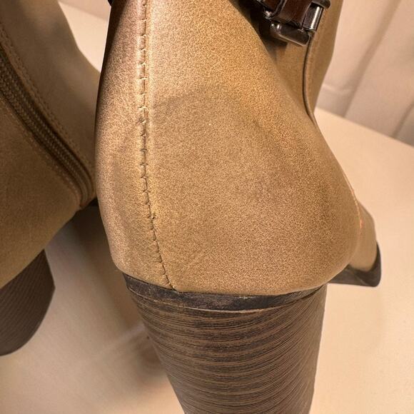 Sugar Ellie Taupe Block Heel Ankle Boots Women’s 9.5M Faux Leather Buckle Zip - Picture 9 of 13